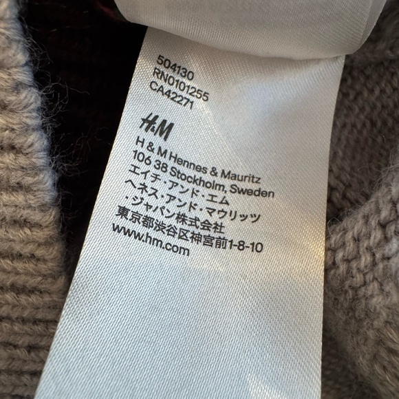 Disney Gray Sweater with Mickey and Minnie H&M Divided sz 8 - Picture 4 of 7